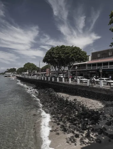Coast next to a street in Lāhainā