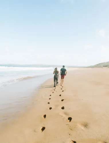 Couple at Pāpōhaku Beach on Molokaʻi in Hawaiʻi