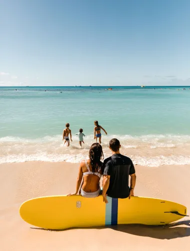 Family at Waikīkī Beach in Honolulu, Oʻahu, Hawaiʻi 