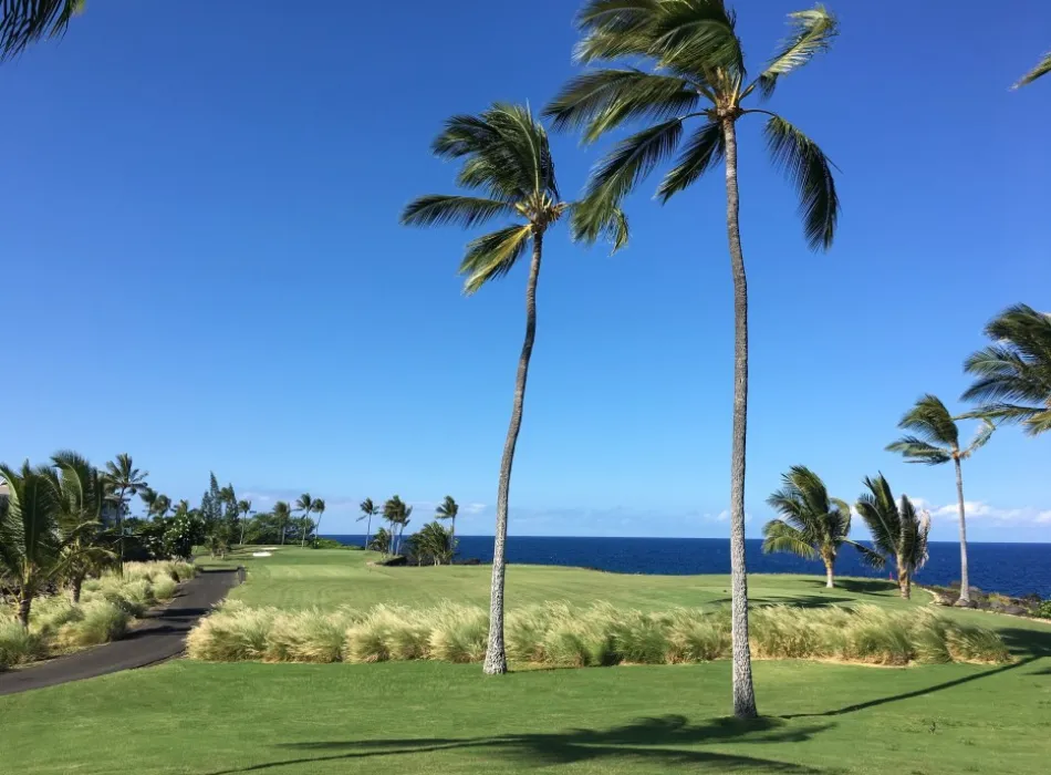 A beautiful par 3 right off the water's edge