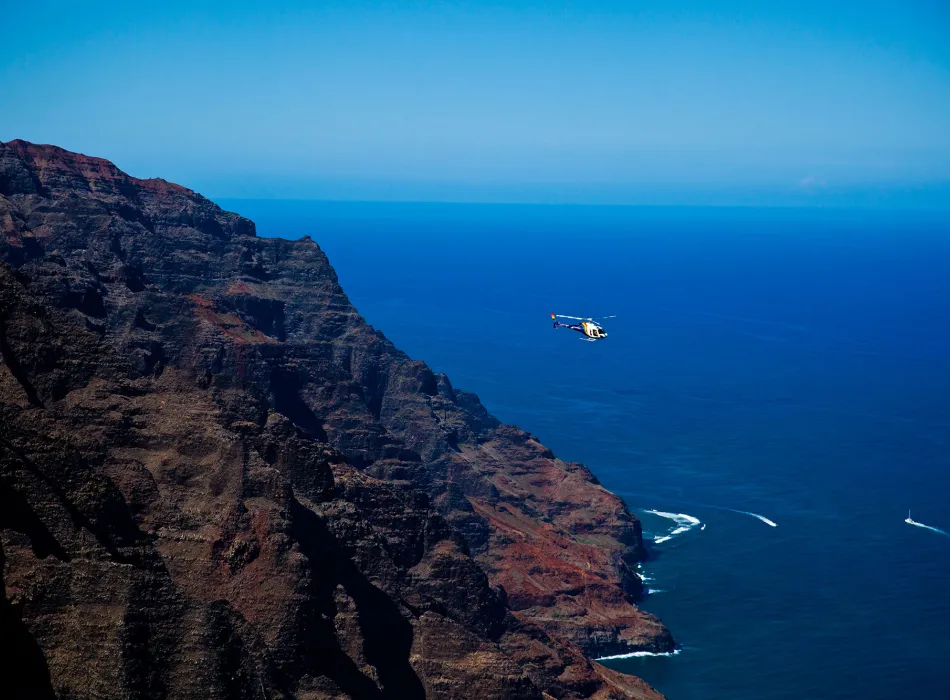 Helicopter tour over the Nāpali Coast of Kauaʻi on Hawaiʻi