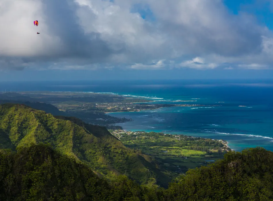 Paraglider over the Windward Coast of Oʻahu in Hawaiʻi
