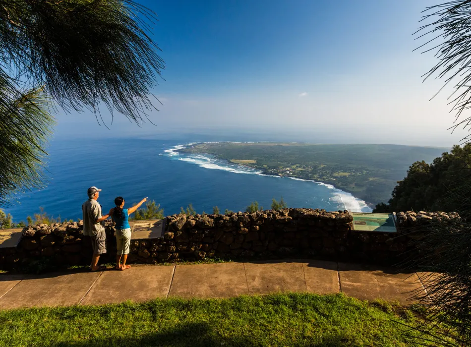 Travelers at the Kalaupapa Overlook on Molokaʻi