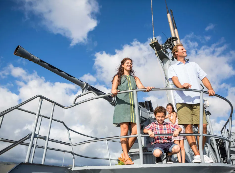 Family visiting Pearl Harbor National Memorial on O’ahu in Hawai’i